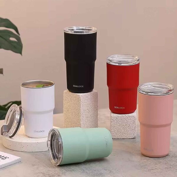 alocks8 Το coffee cup/ποτήρι θερμός 460ml είναι ένα κομψό και λειτουργικό ποτήρι για τον καφέ σας. Κατασκευασμένο από ανθεκτικό υλικό, συνήθως ανοξείδωτο ατσάλι ή διπλούς τοίχους πλαστικό, προσφέρει καλή μόνωση θερμότητας, διατηρώντας τον καφέ ζεστό για περισσότερο χρόνο. Με χωρητικότητα 460ml, αυτό το ποτήρι είναι ιδανικό για την απόλαυση του αγαπημένου σας ροφήματος εν κινήσει.