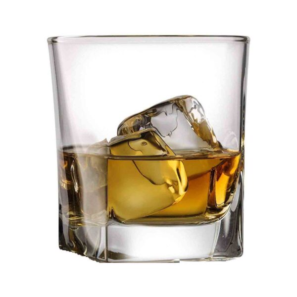 whiskeyglassw Το σετ περιλαμβάνει 6 ποτήρια ουίσκι, κατάλληλα για την απόλαυση του ουίσκι σας. Κατασκευασμένα με ποιοτικά υλικά και με κομψό σχεδιασμό, αυτά τα ποτήρια προσθέτουν στυλ στην στιγμή της απόλαυσης του ποτού.