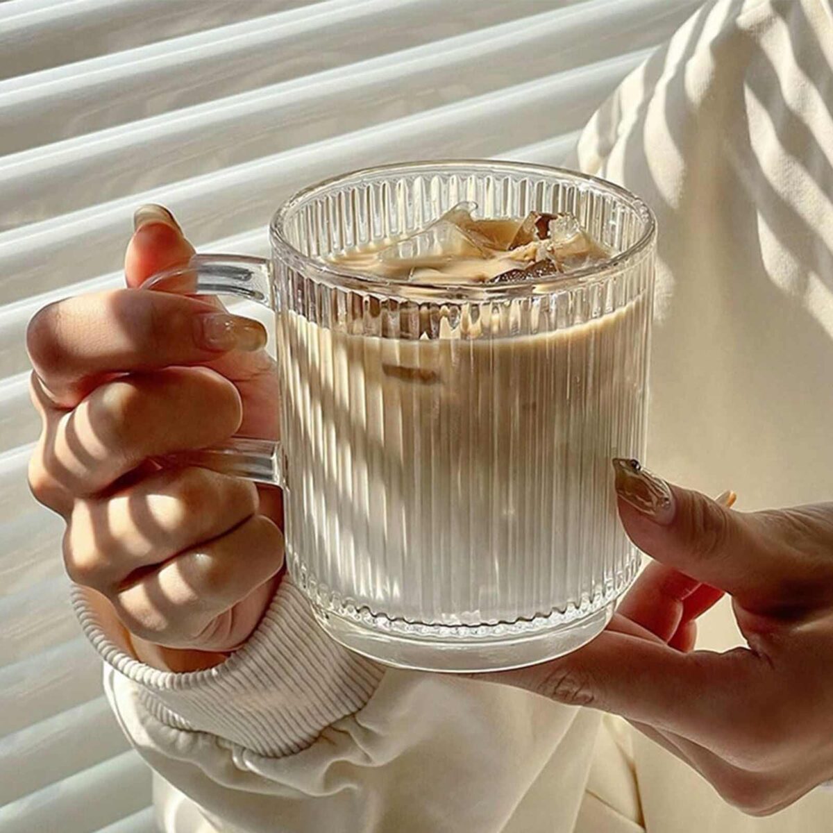 transparentcofglass Στυλ και ποικιλία στην καθημερινή χρήση σας. Με άνετο χερούλι για εύκολη λαβή, αυτά τα ποτήρια είναι ιδανικά για καθημερινή χρήση στο σπίτι ή για ειδικές περιστάσεις.