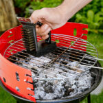 Ανοξείδωτη Βούρτσα Καθαρισμού Ψησταριάς BBQ Guru με Σφουγγάρι και Ξύστρα 12,5cm - Image 2